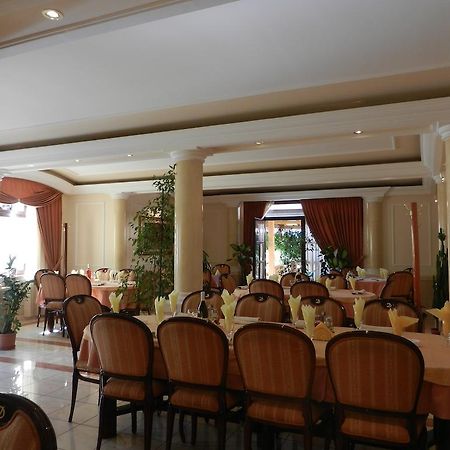 Guesthouse Ellite โปชาเรวัซ ภายนอก รูปภาพ