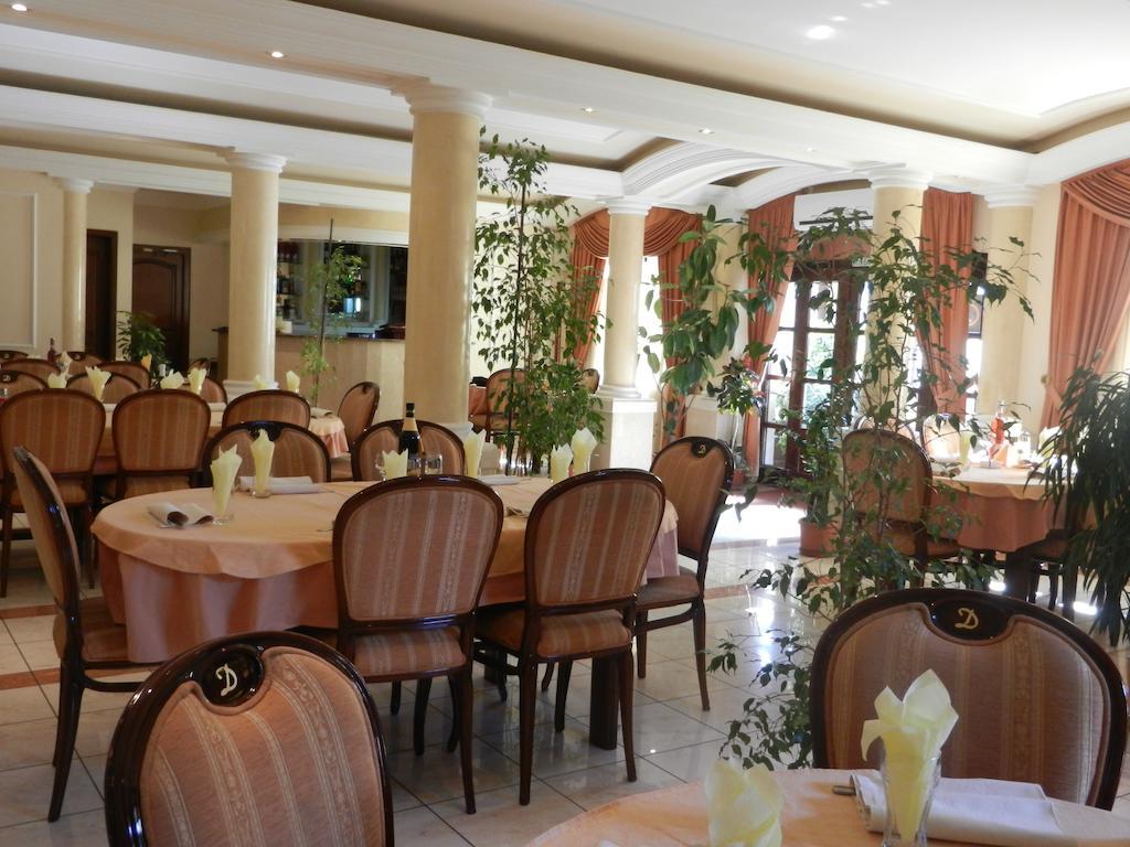Guesthouse Ellite โปชาเรวัซ ภายนอก รูปภาพ