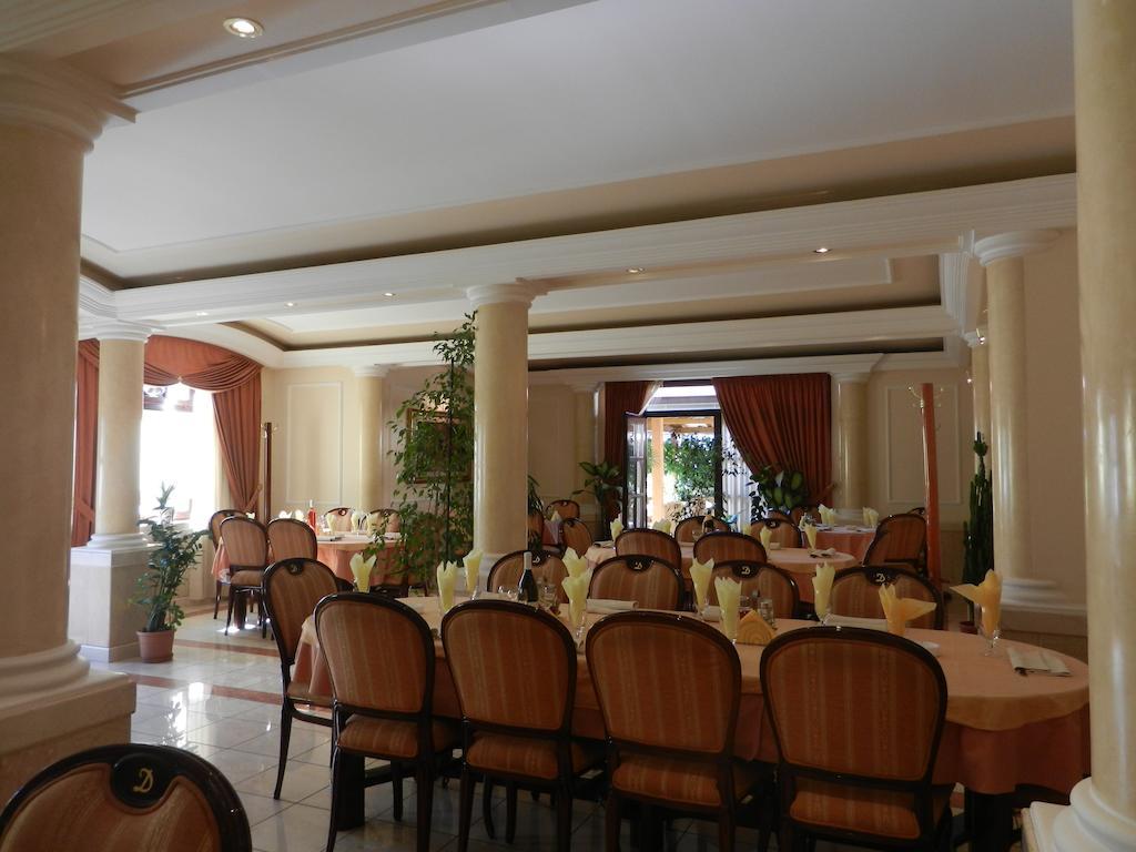 Guesthouse Ellite โปชาเรวัซ ภายนอก รูปภาพ