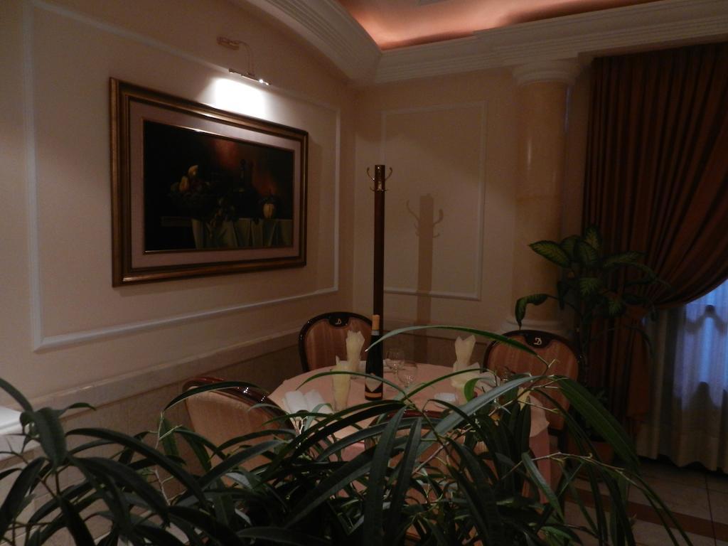 Guesthouse Ellite โปชาเรวัซ ภายนอก รูปภาพ