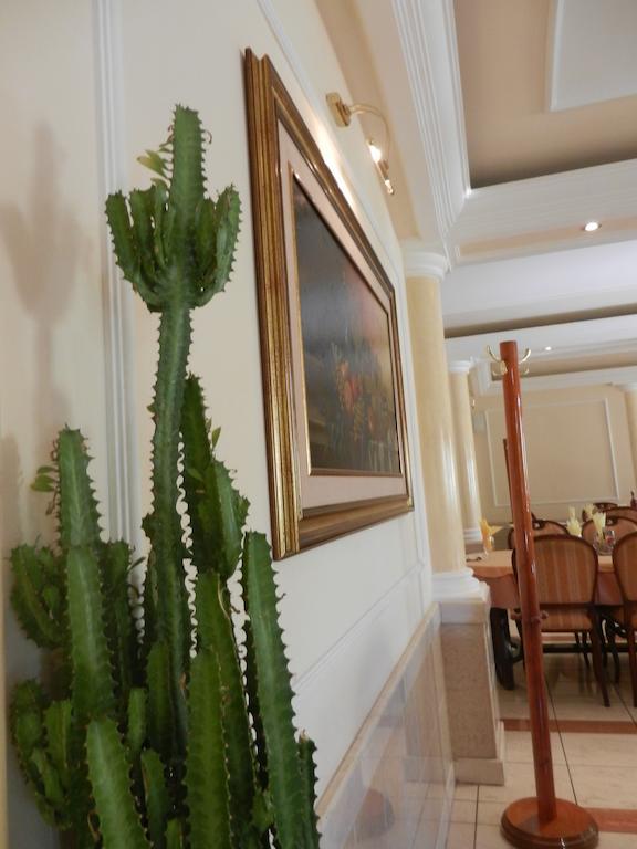 Guesthouse Ellite โปชาเรวัซ ภายนอก รูปภาพ